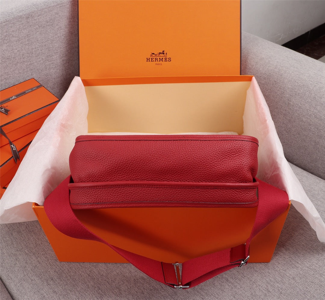 Hermès Evelyne III 29 PM Shoulder Bag Red Leather