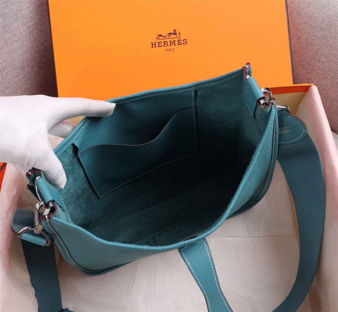 Hermès Evelyne III 29 Clemence Leather Shoulder Bag - Teal Blue