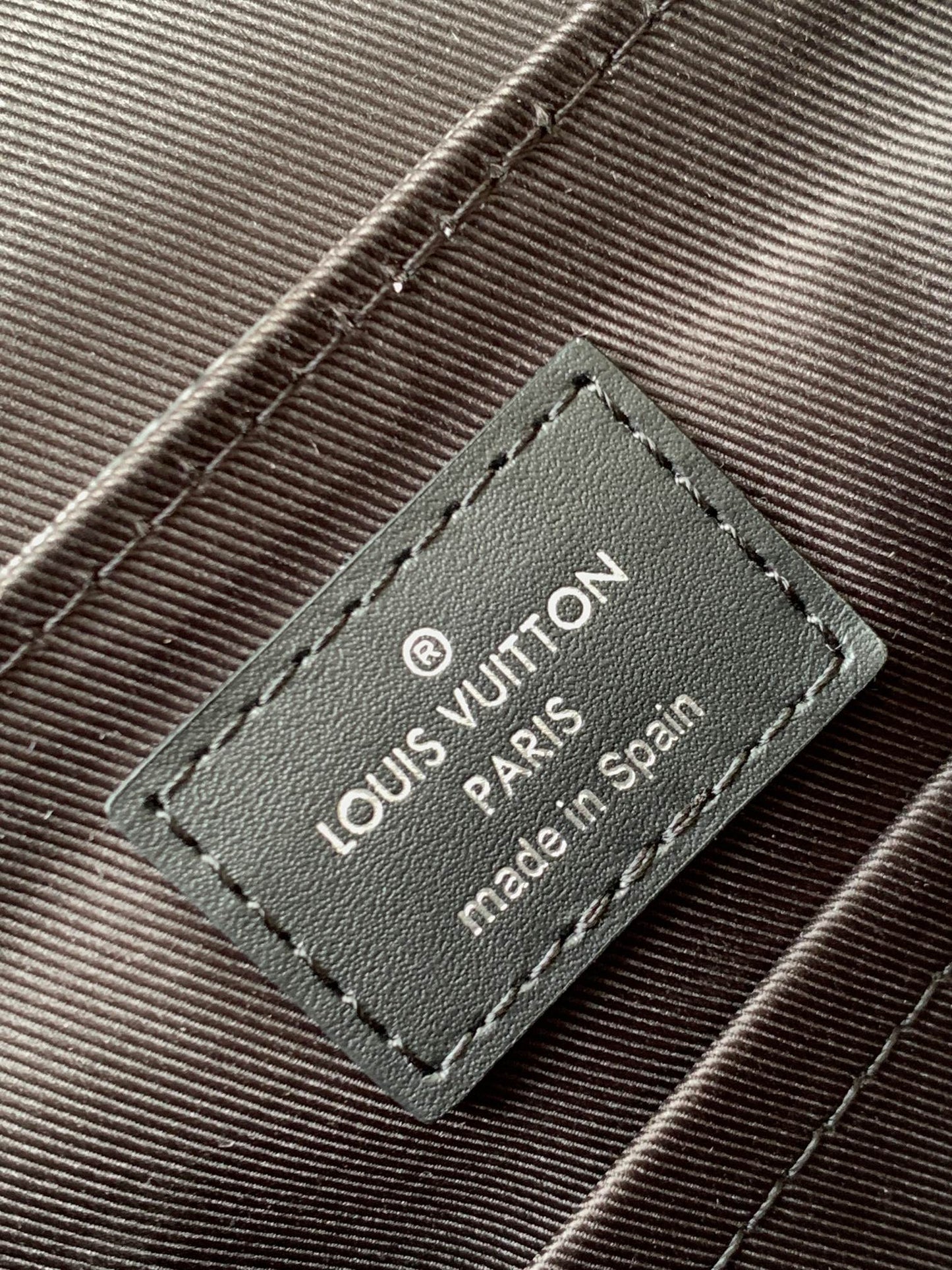 Louis Vuitton District PM Messenger Bag - Damier Graphite Canvas - Grey/Black