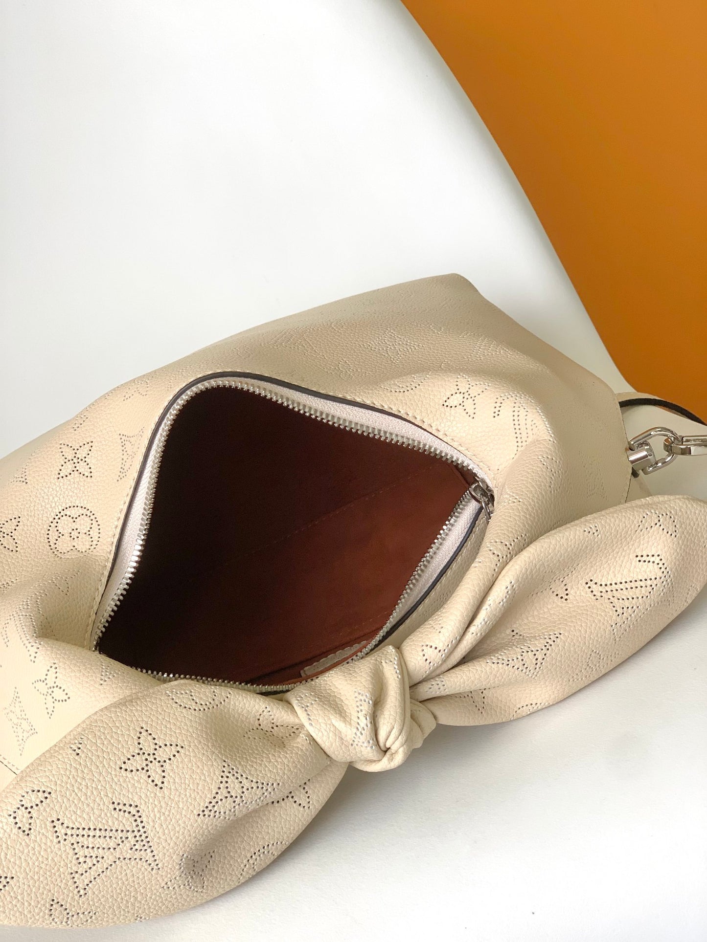 Louis Vuitton Over the Moon Mahina Leather Handbag - Quartz
