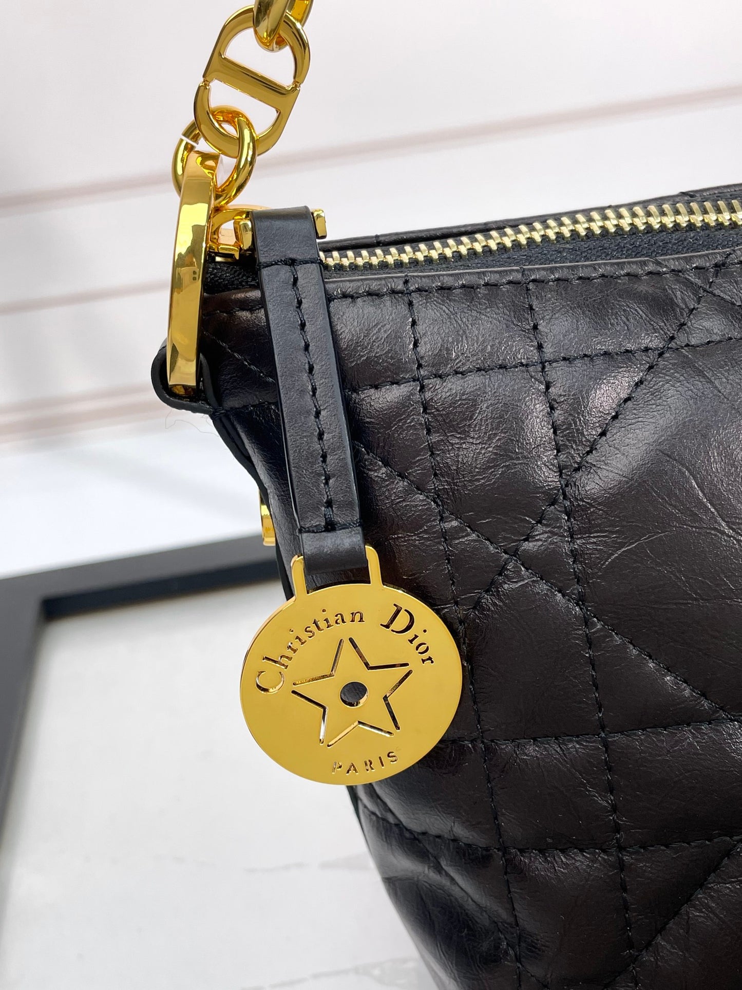 Luxurious Black Quilted Leather Shoulder Bag with Gold-Tone Chain Strap - Elegant Hobo Handbag