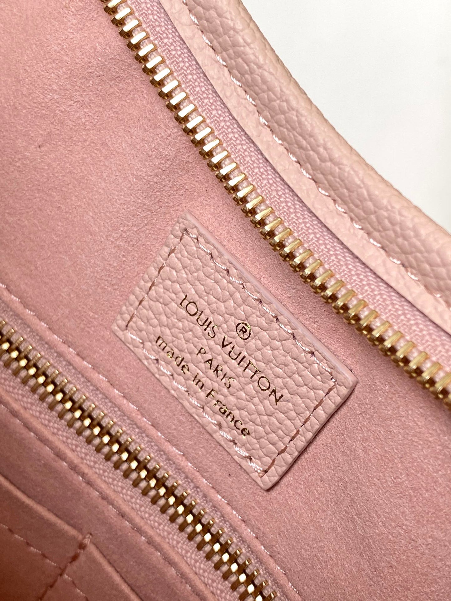 Louis Vuitton Minimalist Light Pink Leather Hobo Shoulder Bag for Women