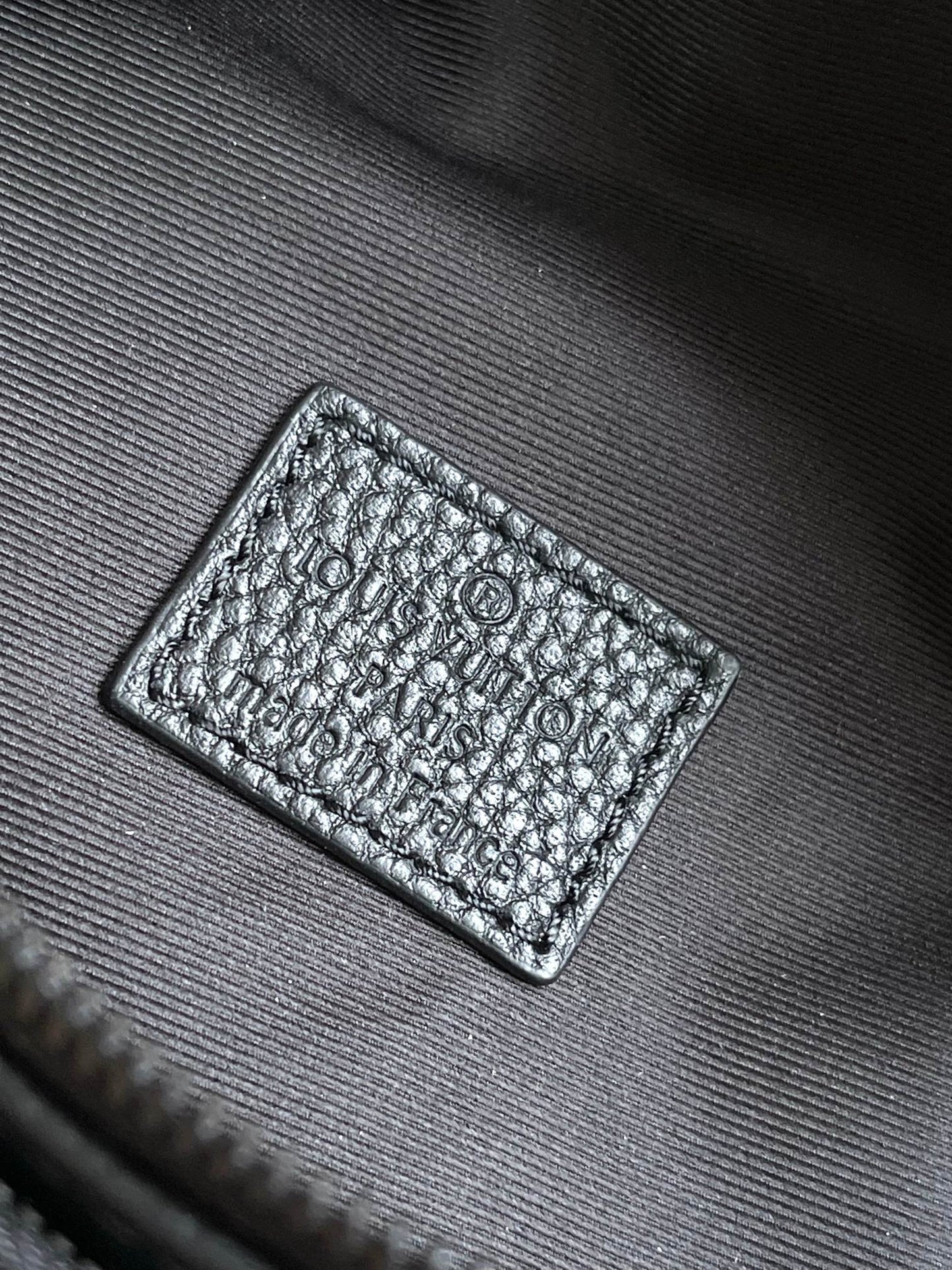 Louis Vuitton Discovery Bumbag PM Monogram Shadow Leather - Black