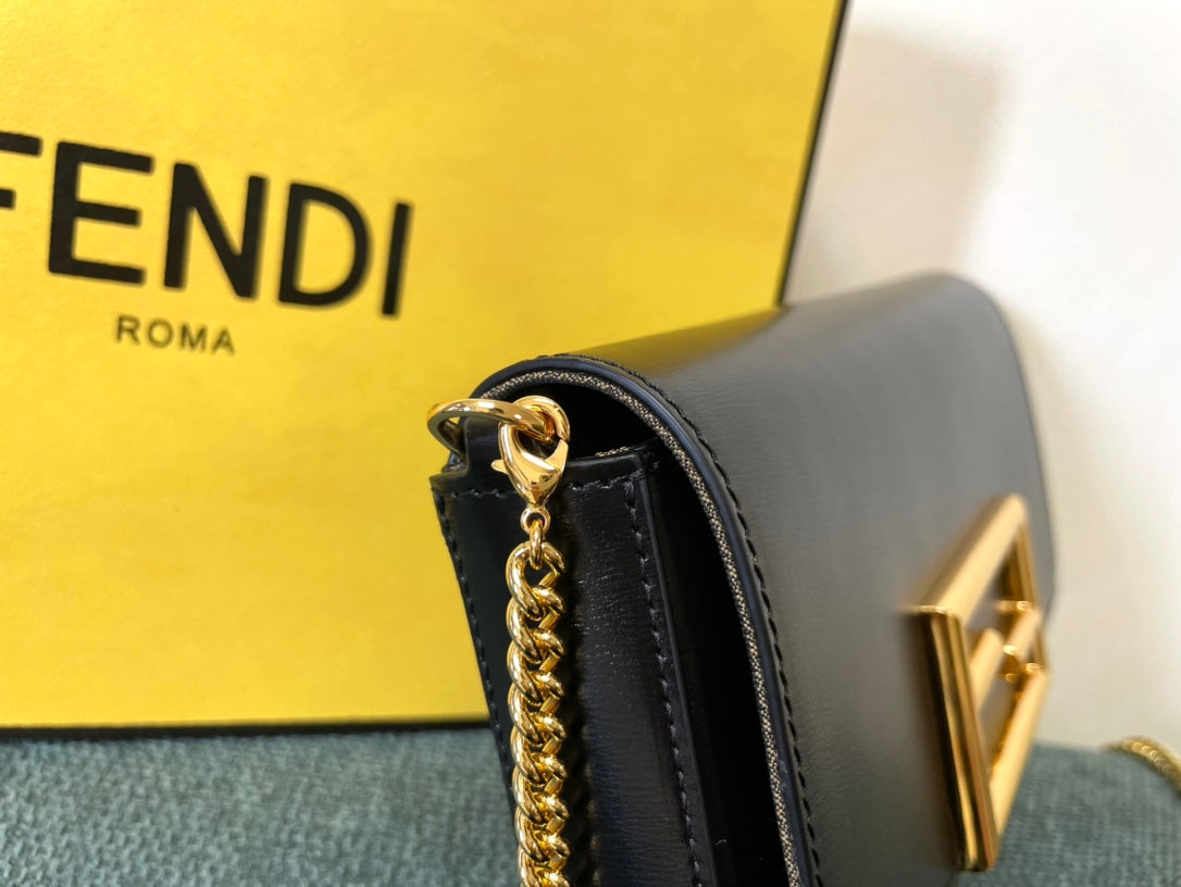 Fendi Baguette Wallet On Chain Black Leather Gold-Tone Hardware