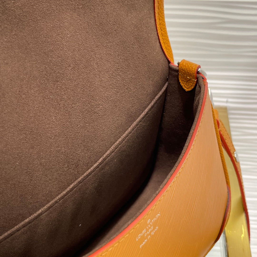 Louis Vuitton Buci Shoulder Bag - Gold Epi Leather - Tan
