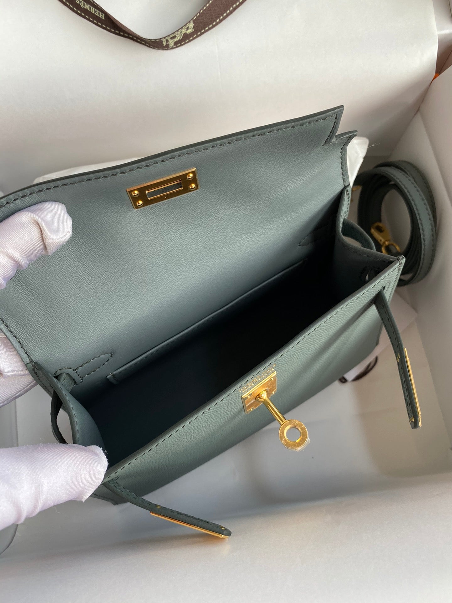 Elegant Teal Top-Handle Handbag with Gold-Tone Hardware - Luxury Style Shoulder Bag
