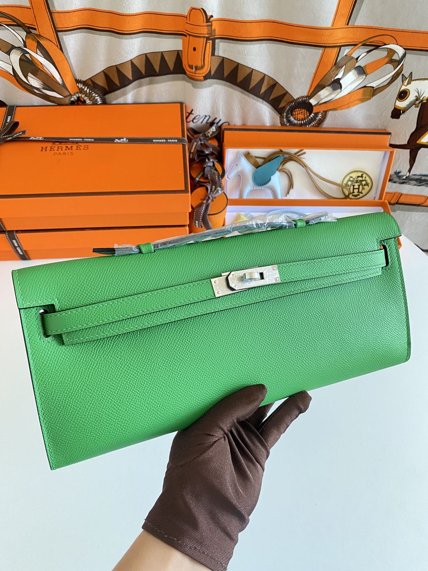 Hermès Kelly Cut Clutch Bag in Vibrant Green Leather with Silver Hardware