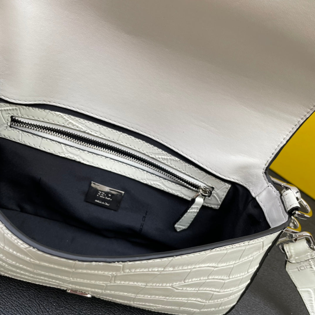 Fendi Baguette White Textured Leather Shoulder Bag - 26x5x15cm