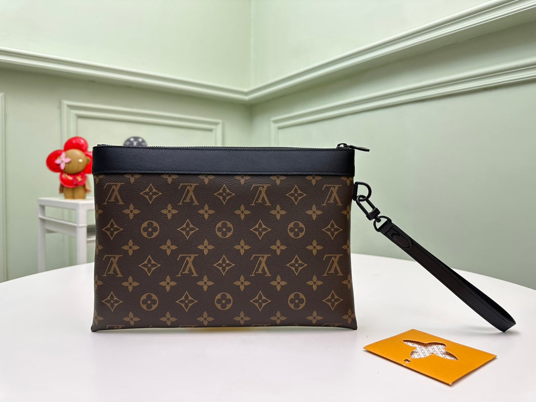 Louis Vuitton Monogram Pochette Voyage MM Brown Canvas Clutch Bag