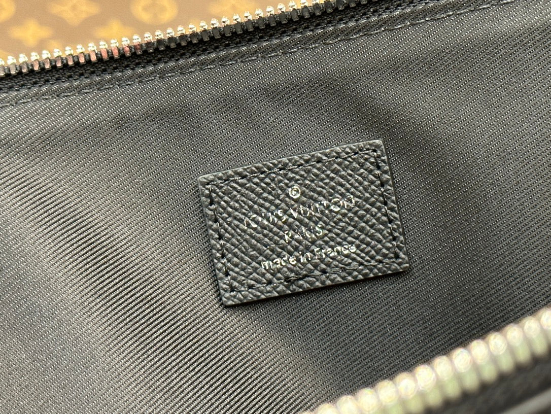 Premium Black Leather Briefcase - Professional Business Laptop Bag with Shoulder Strap