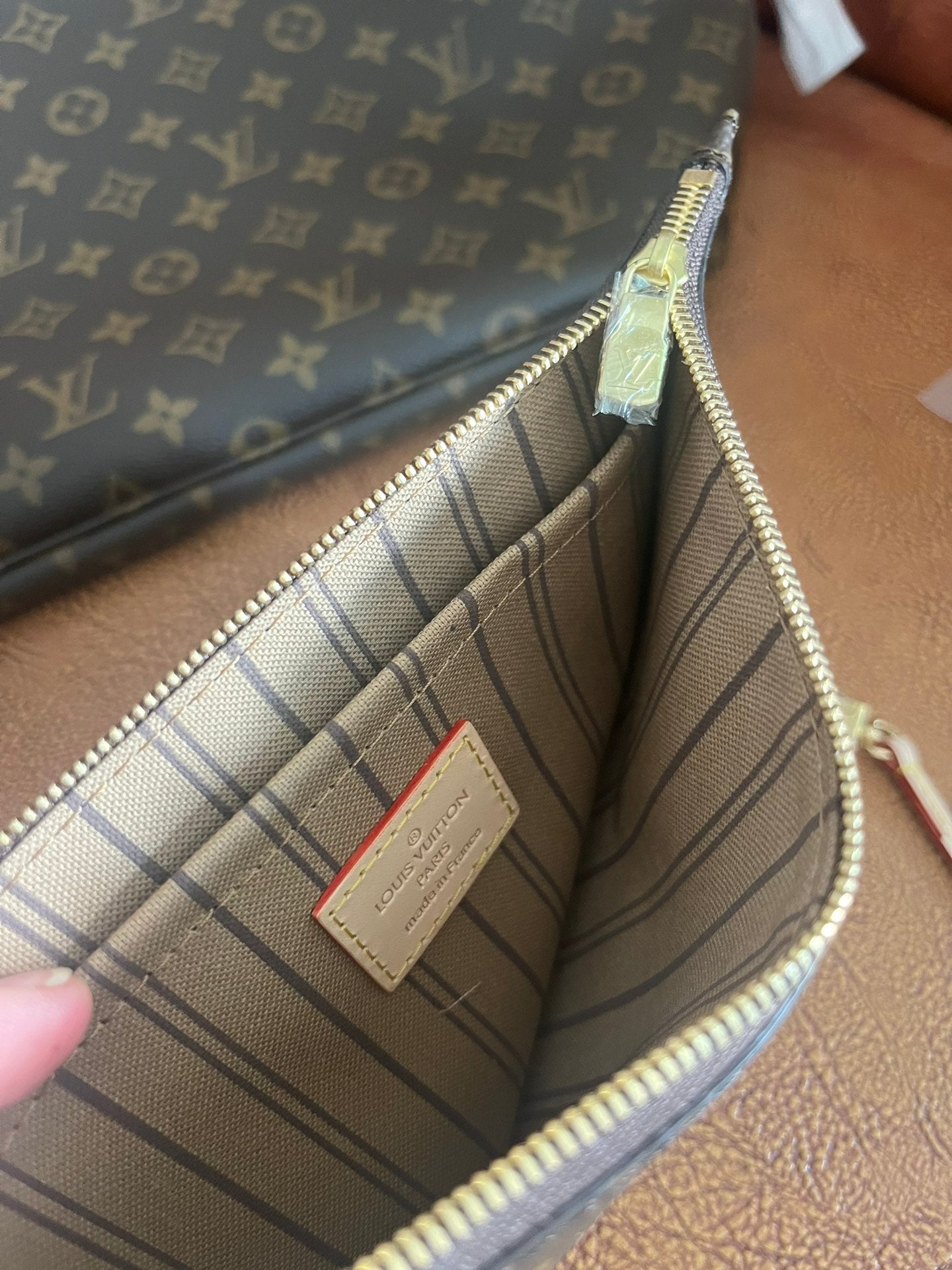 Louis Vuitton Neverfull MM Monogram Canvas Tote Bag - Brown