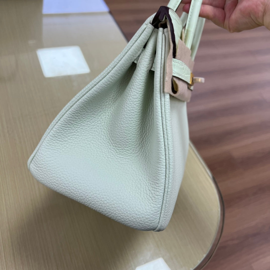 Elegant White Leather Handbag with Gold-Tone Hardware - Classic Top Handle Tote Bag