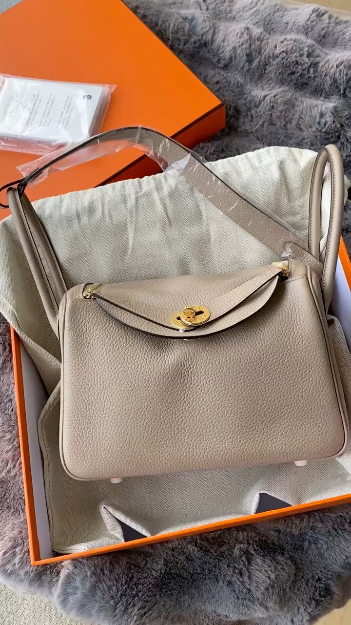 Hermès Lindy 26 Handbag in Beige Taurillon Clemence Leather