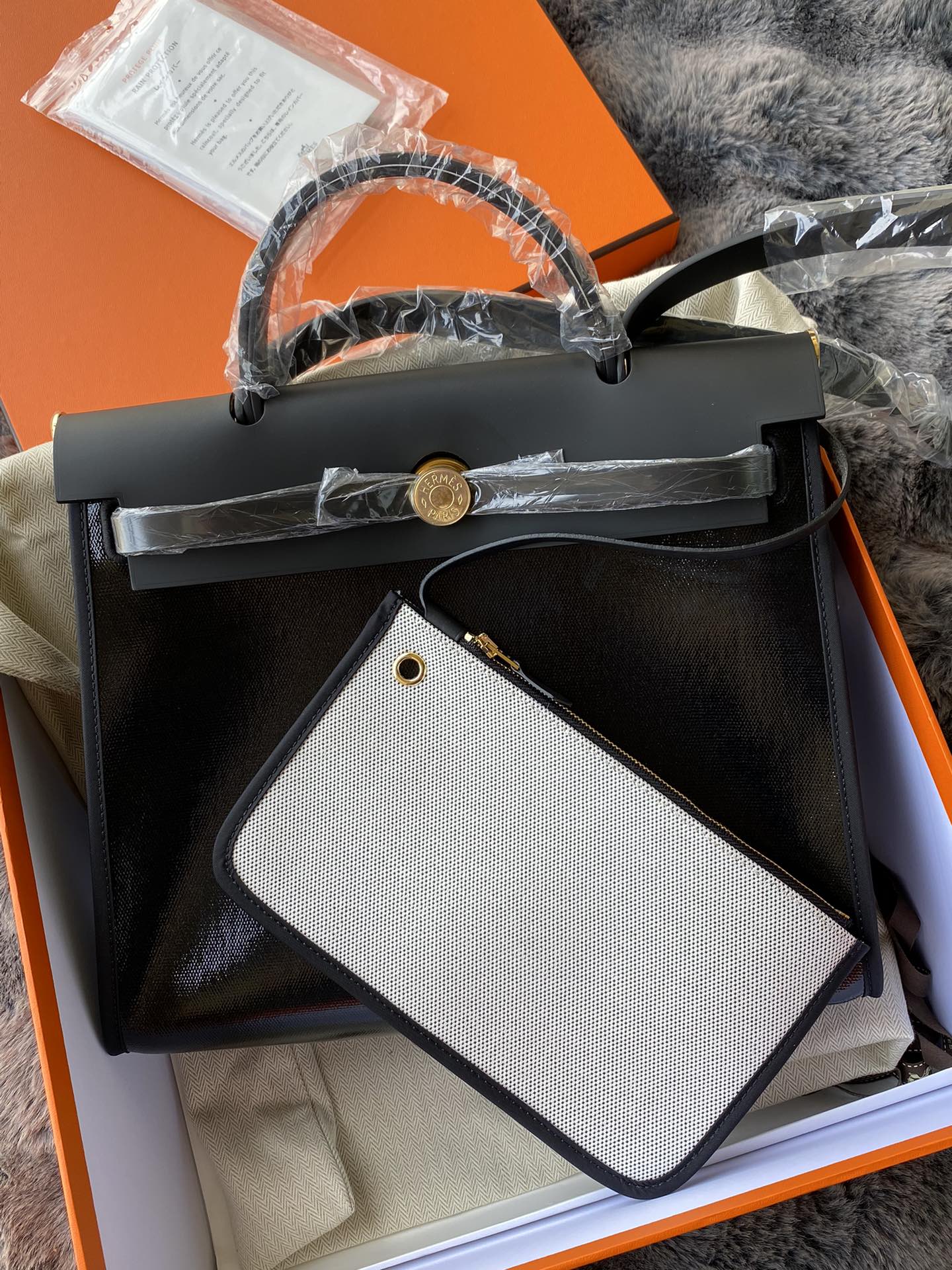 Classic Black Leather Top-Handle Handbag - Gold-Tone Hardware & Geometric Charm Accessory