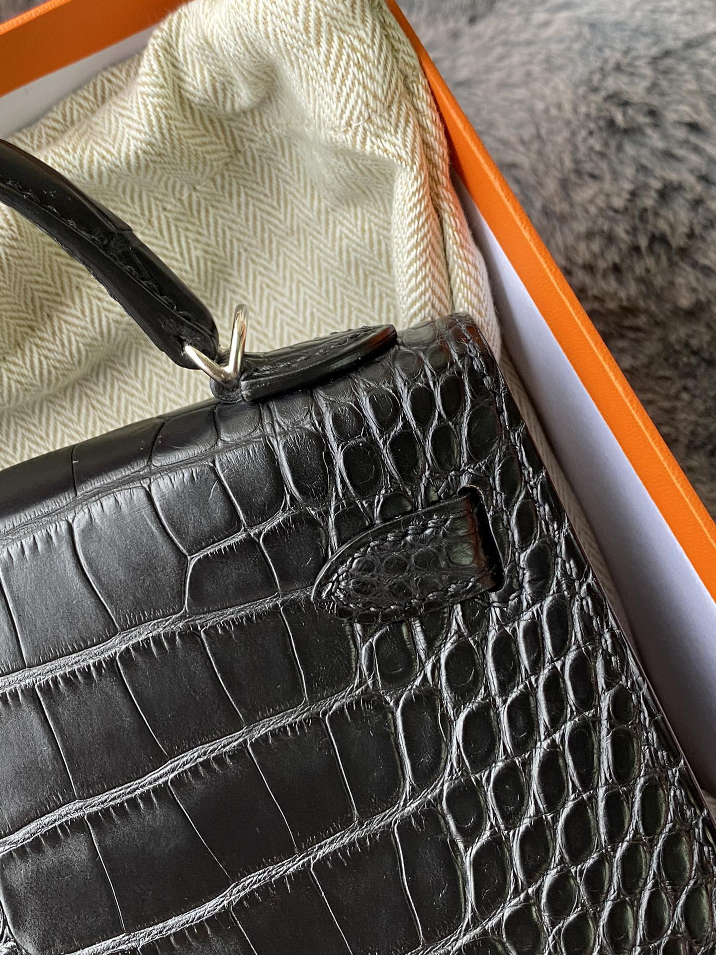 Luxury Black Crocodile Embossed Top Handle Bag - Elegant Designer Style