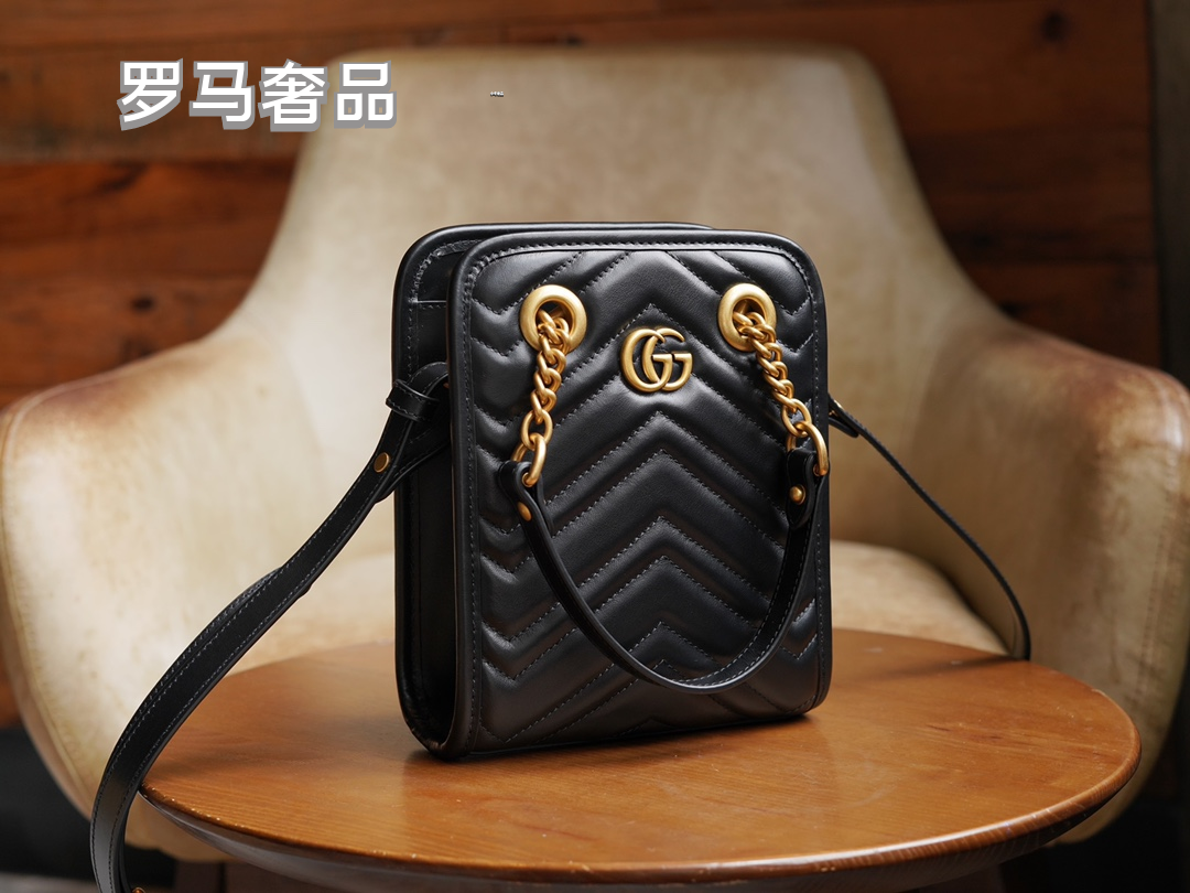 Gucci White Chevron Quilted Leather Mini Crossbody Bag with Gold Chain