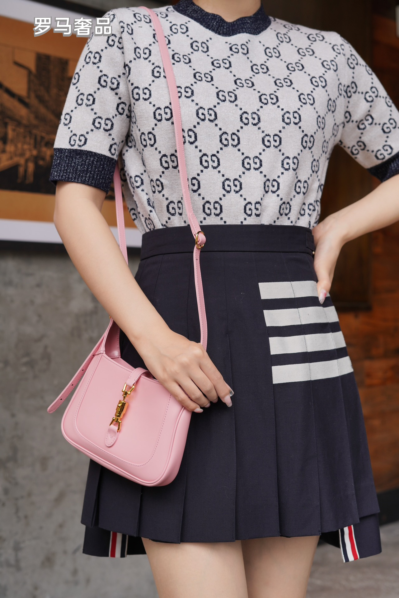 Gucci Vintage Pink Leather Hobo Shoulder Bag with Gold Metal Clasp
