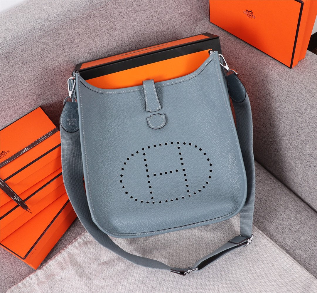 Hermès Evelyne III 29 PM Shoulder Bag Blue Clemence Leather
