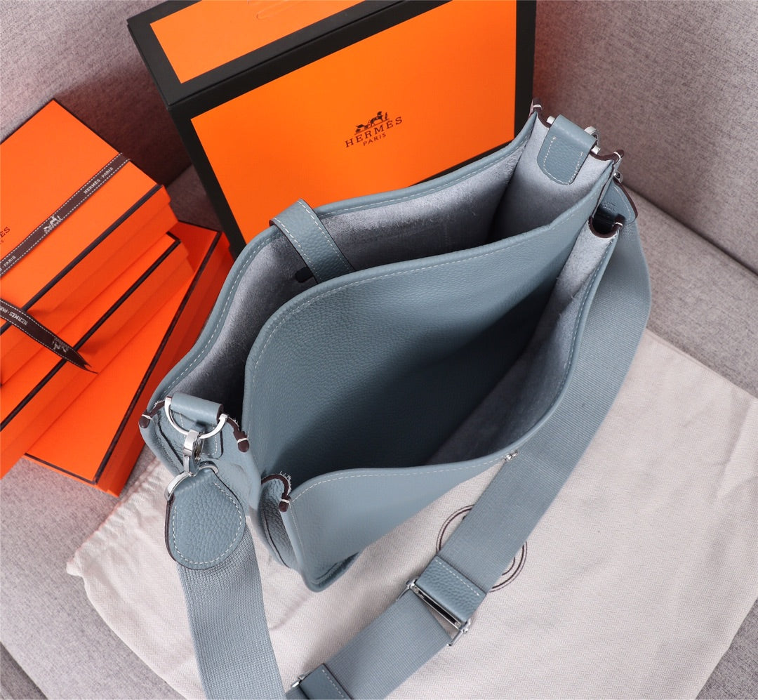 Hermès Evelyne III 29 PM Shoulder Bag Blue Clemence Leather