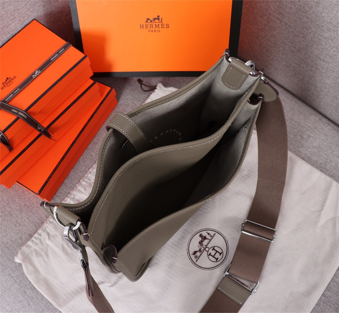 Hermes Evelyne III PM Leather Shoulder Bag - Etoupe Grey