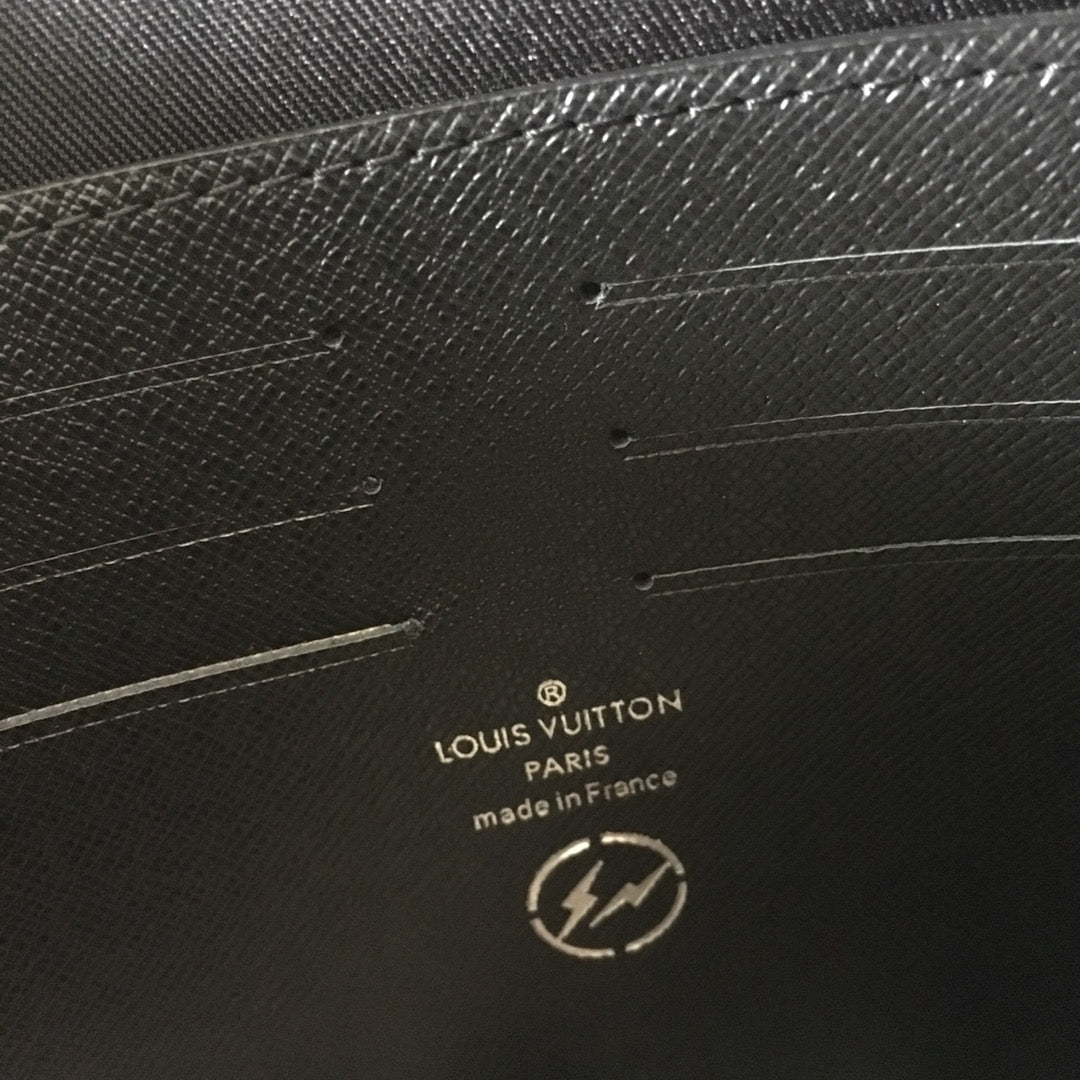 Louis Vuitton Monogram Eclipse Pochette Voyage MM Clutch Bag - Black/Grey