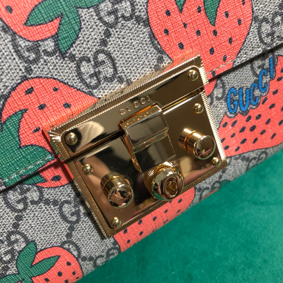 Gucci Padlock GG Supreme Strawberry Small Shoulder Bag