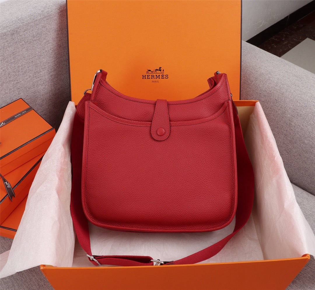 Hermès Evelyne III 29 PM Shoulder Bag Red Leather