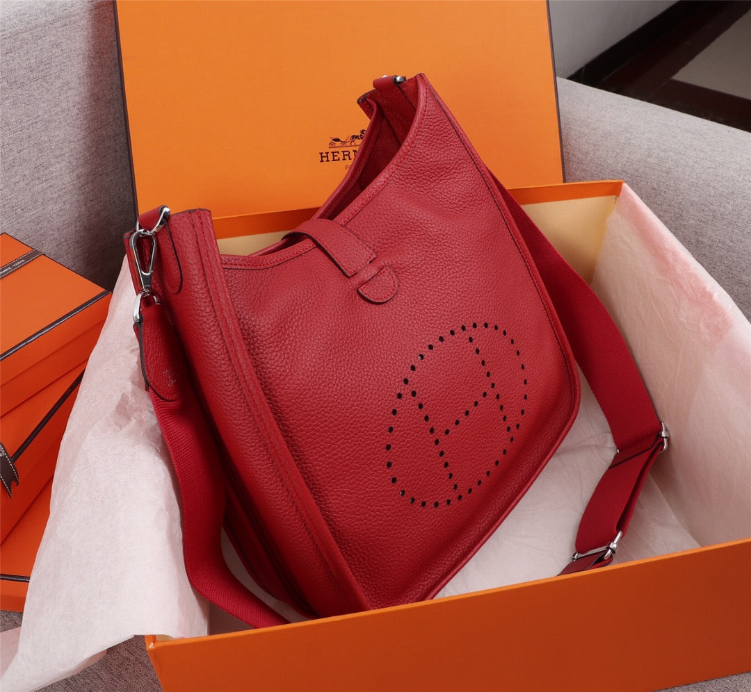 Hermès Evelyne III 29 PM Shoulder Bag Red Leather