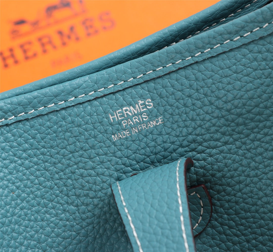 Hermès Evelyne III 29 Clemence Leather Shoulder Bag - Teal Blue