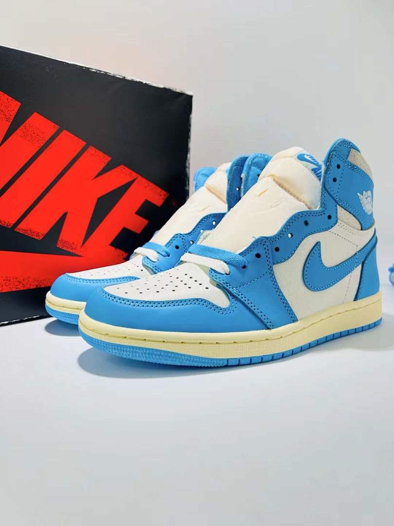 Air Jordan 1 Retro High OG University Blue Sail