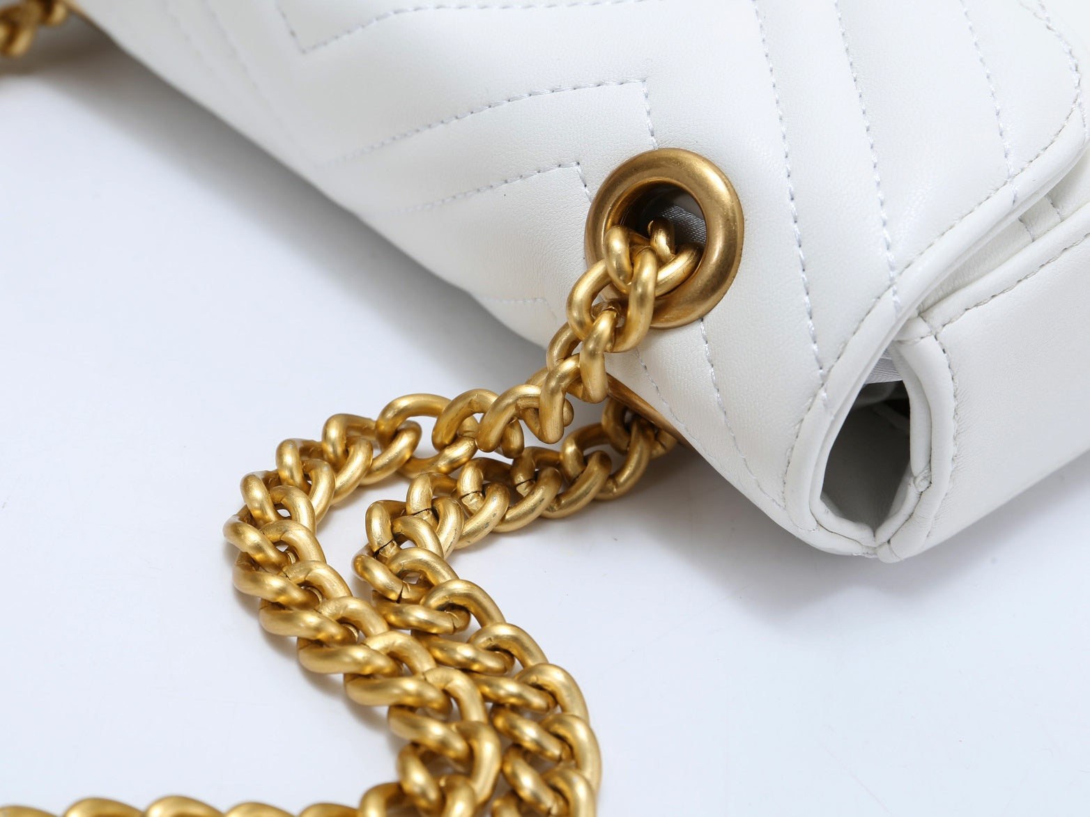 Gucci White Quilted Leather Crossbody Shoulder Bag with Gold Chain
