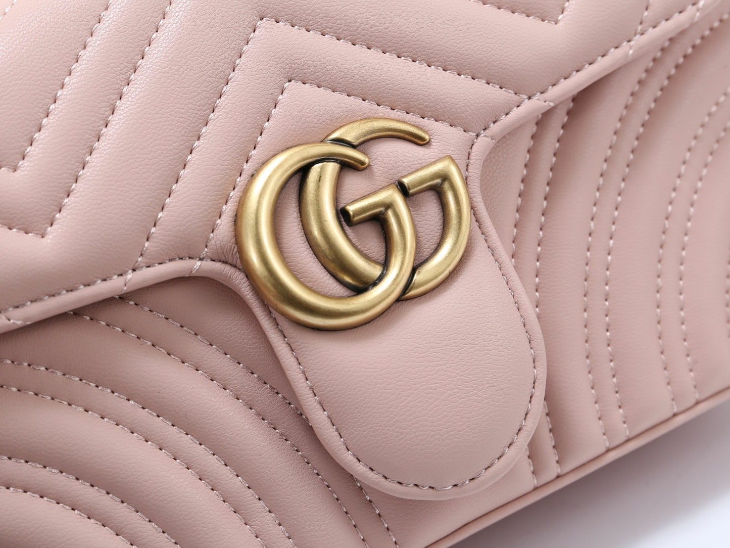 Gucci Elegant Pink Chevron Quilted Leather Shoulder Bag with Gold Chain