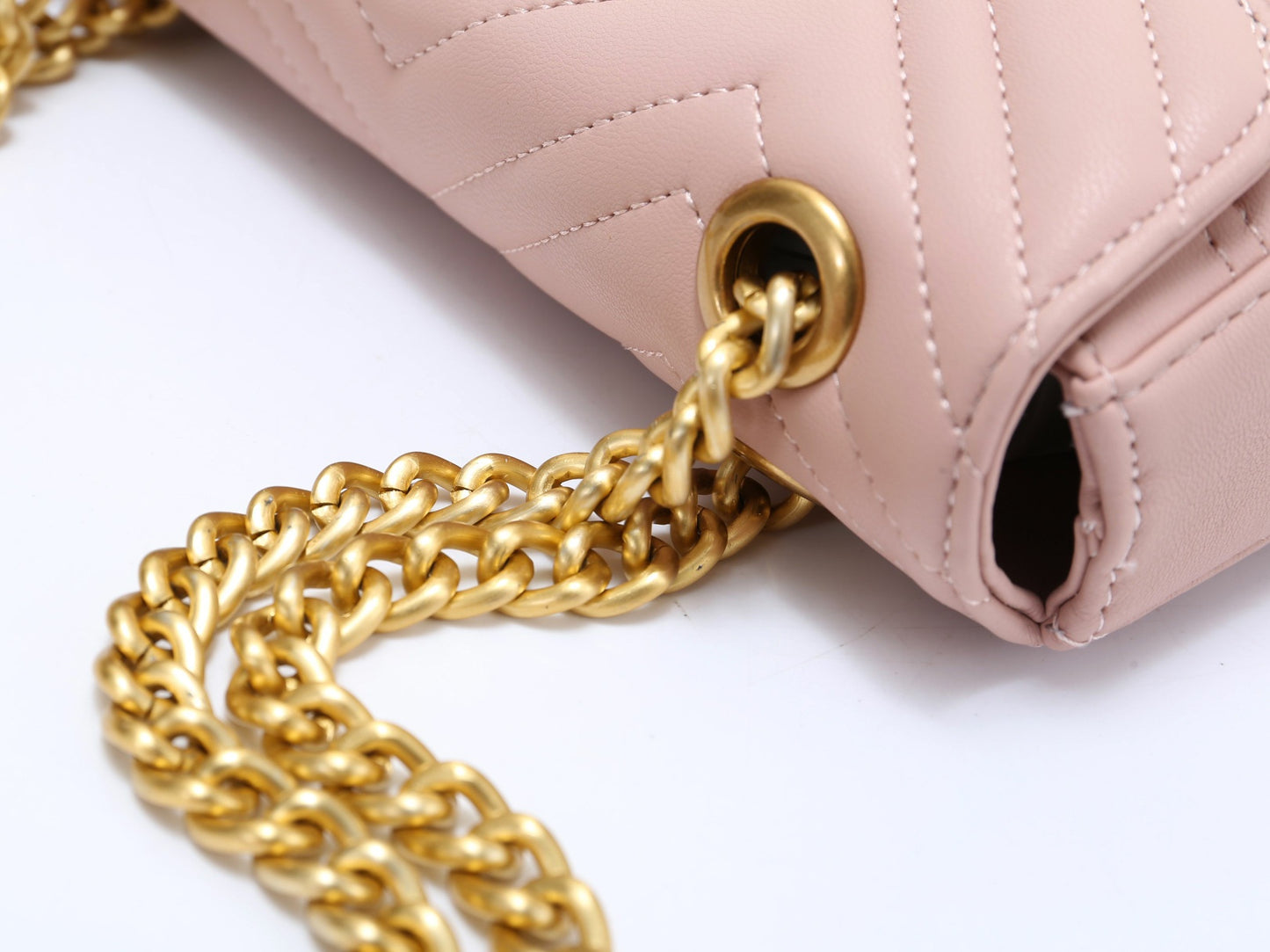 Gucci Elegant Pink Chevron Quilted Leather Shoulder Bag with Gold Chain