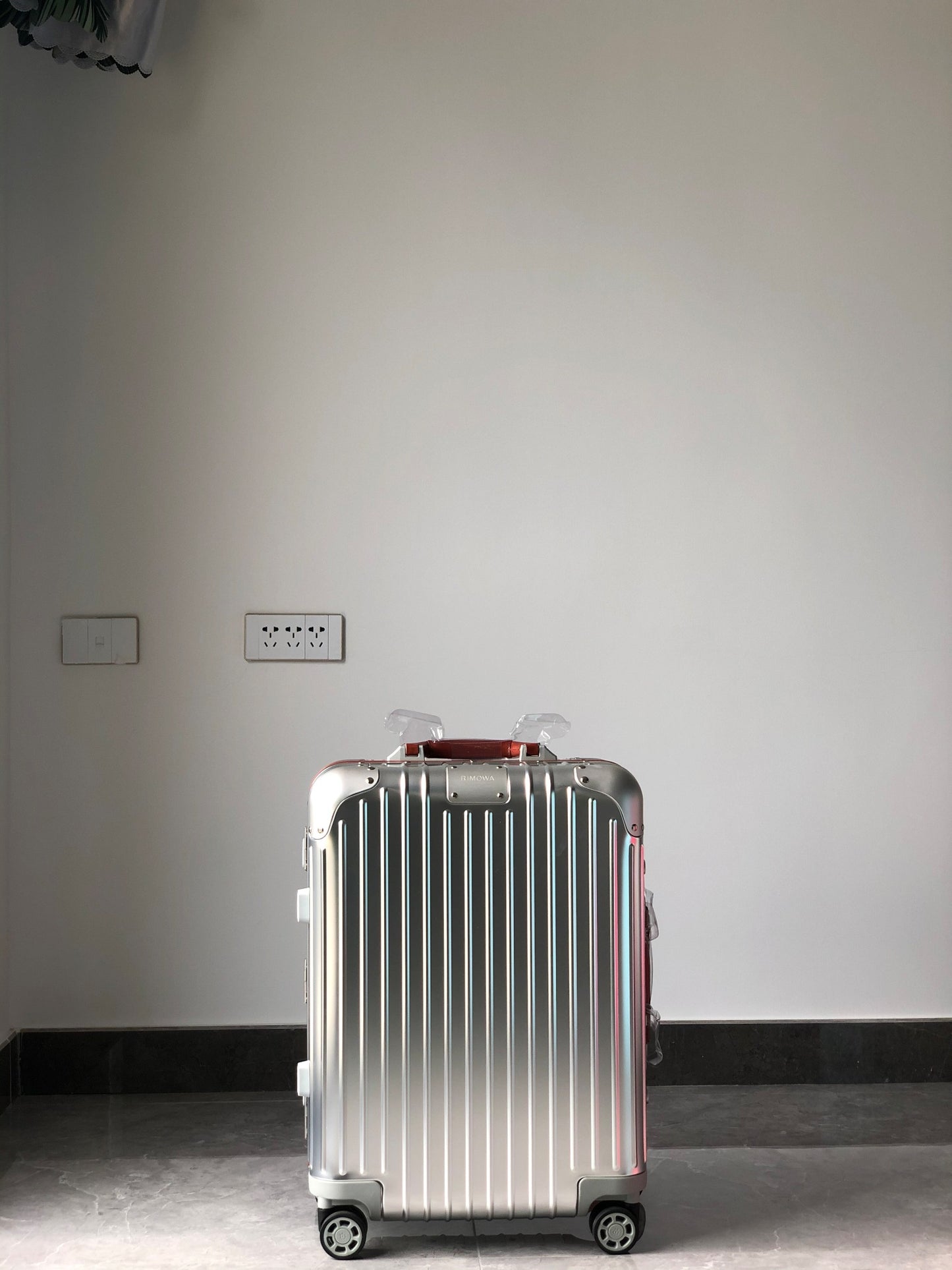 Modern Silver Metallic Ribbed Hardshell Carry-On Travel Suitcase