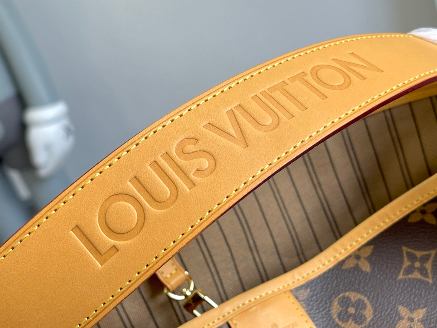 Louis Vuitton Graceful MM Monogram Canvas Shoulder Bag with Pouch