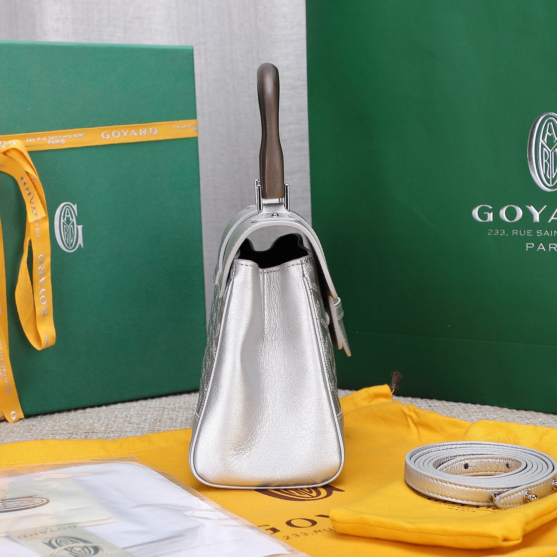 Gogy Luxury Style White Chevron Leather Shoulder Bag with Wooden Handle