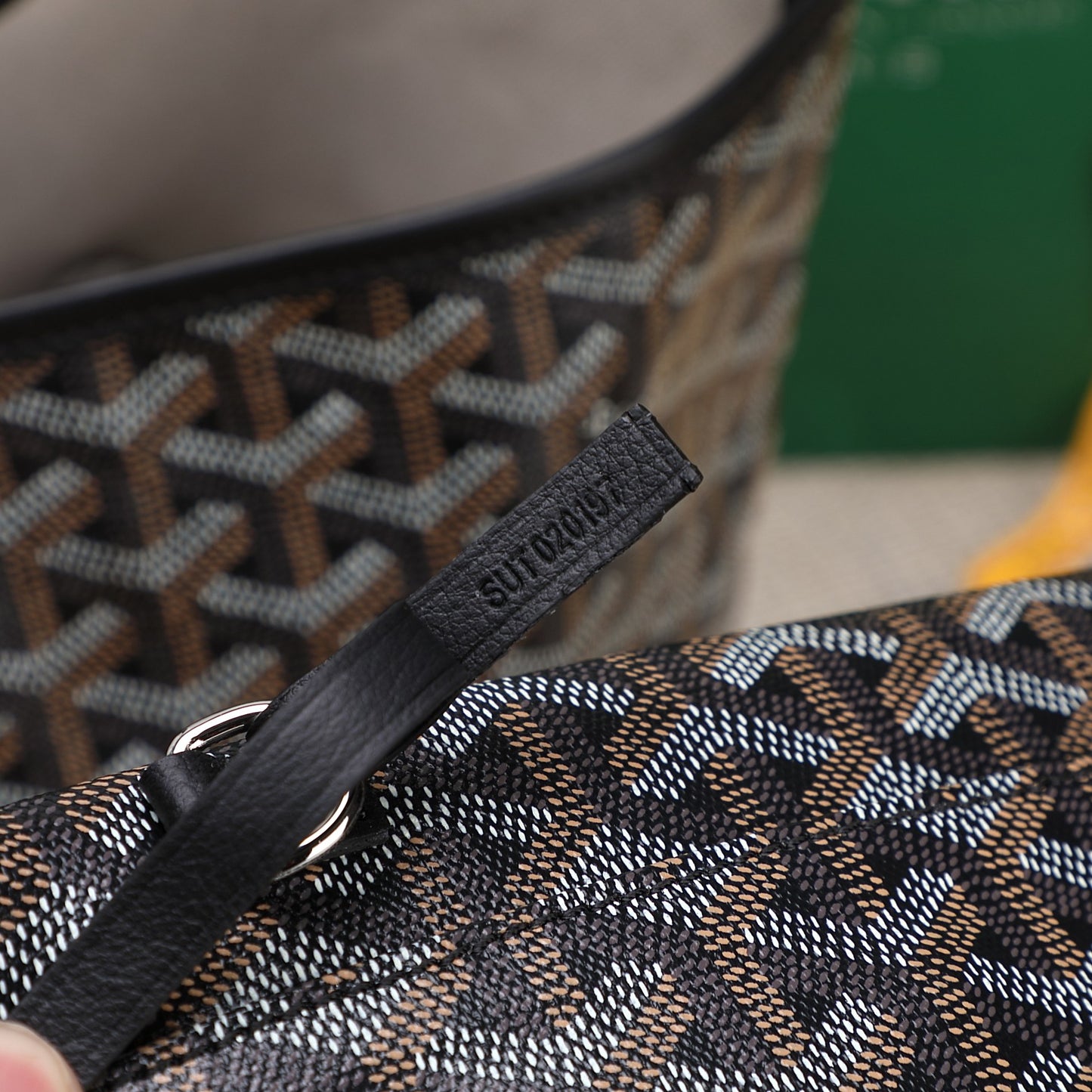 Gogy Classic Chevron Pattern Tote Bag with Reading Owl Print and Pouch