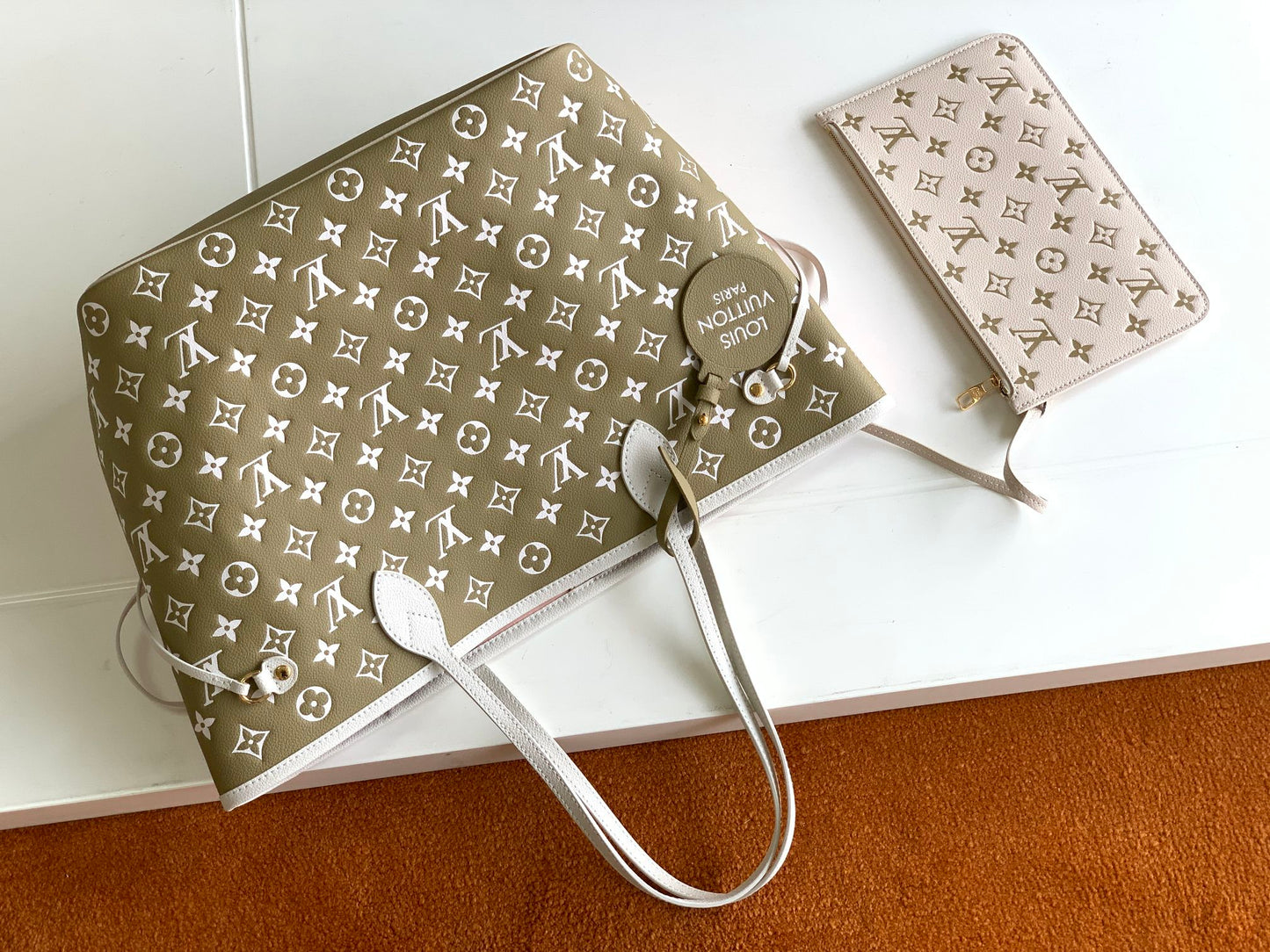 Louis Vuitton Neverfull MM Monogram Canvas Tote Bag - Khaki/Beige
