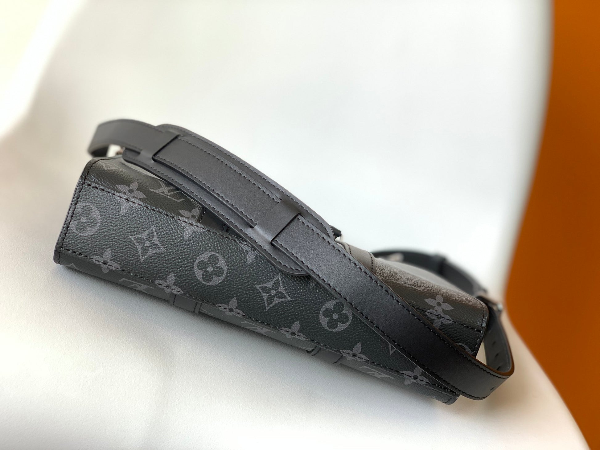 Louis Vuitton Sac Plat Monogram Eclipse Men's Crossbody Bag - Black/Grey