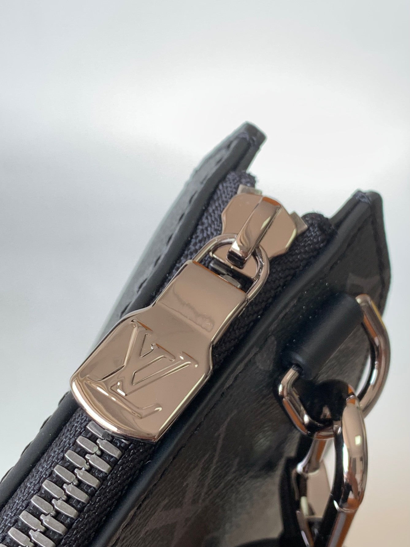 Louis Vuitton Sac Plat Monogram Eclipse Men's Crossbody Bag - Black/Grey