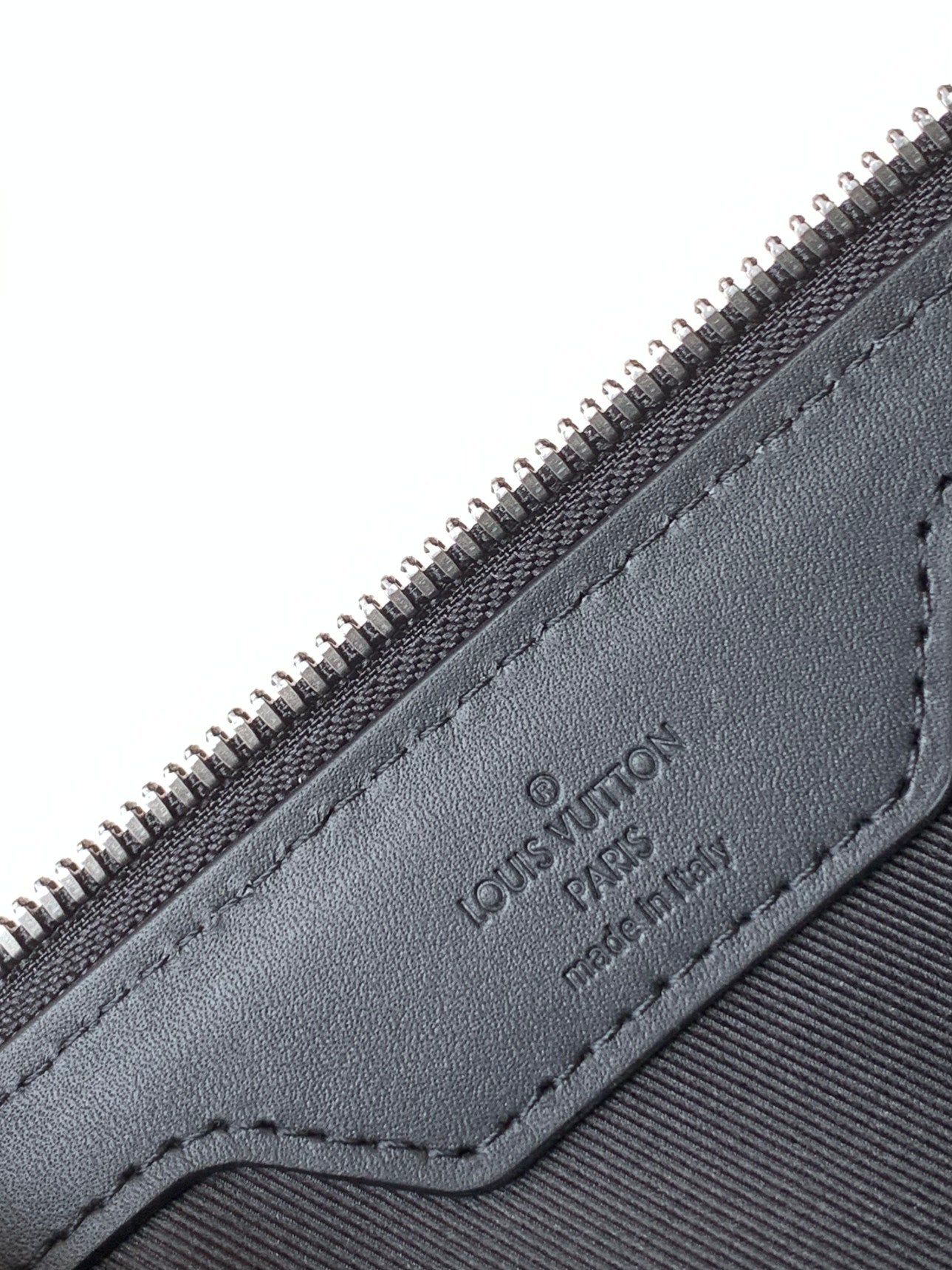 Louis Vuitton Sac Plat Monogram Eclipse Men's Crossbody Bag - Black/Grey