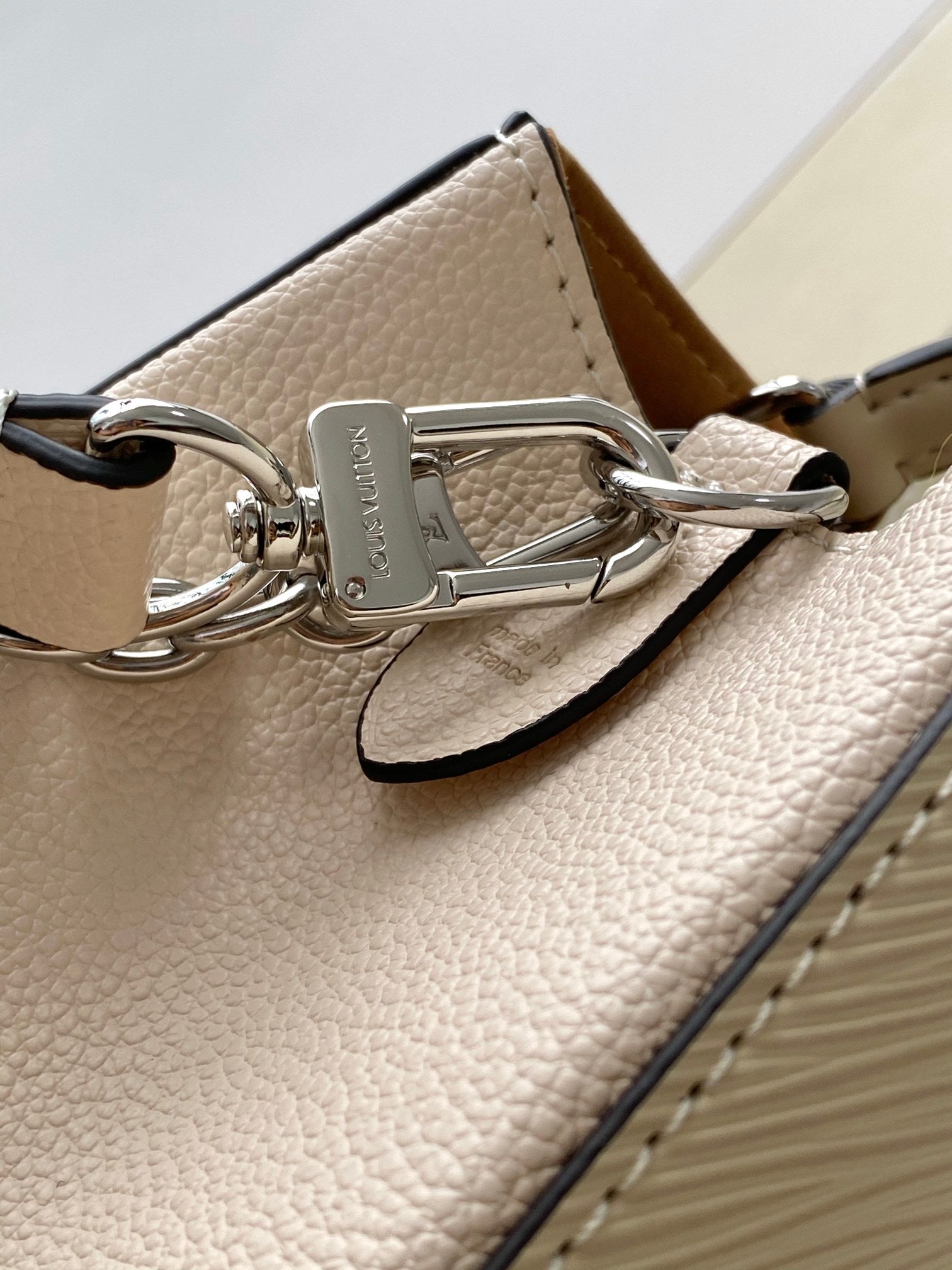 Louis Vuitton Marelle BB Quartz Epi Leather Handbag with Monogram Pouch