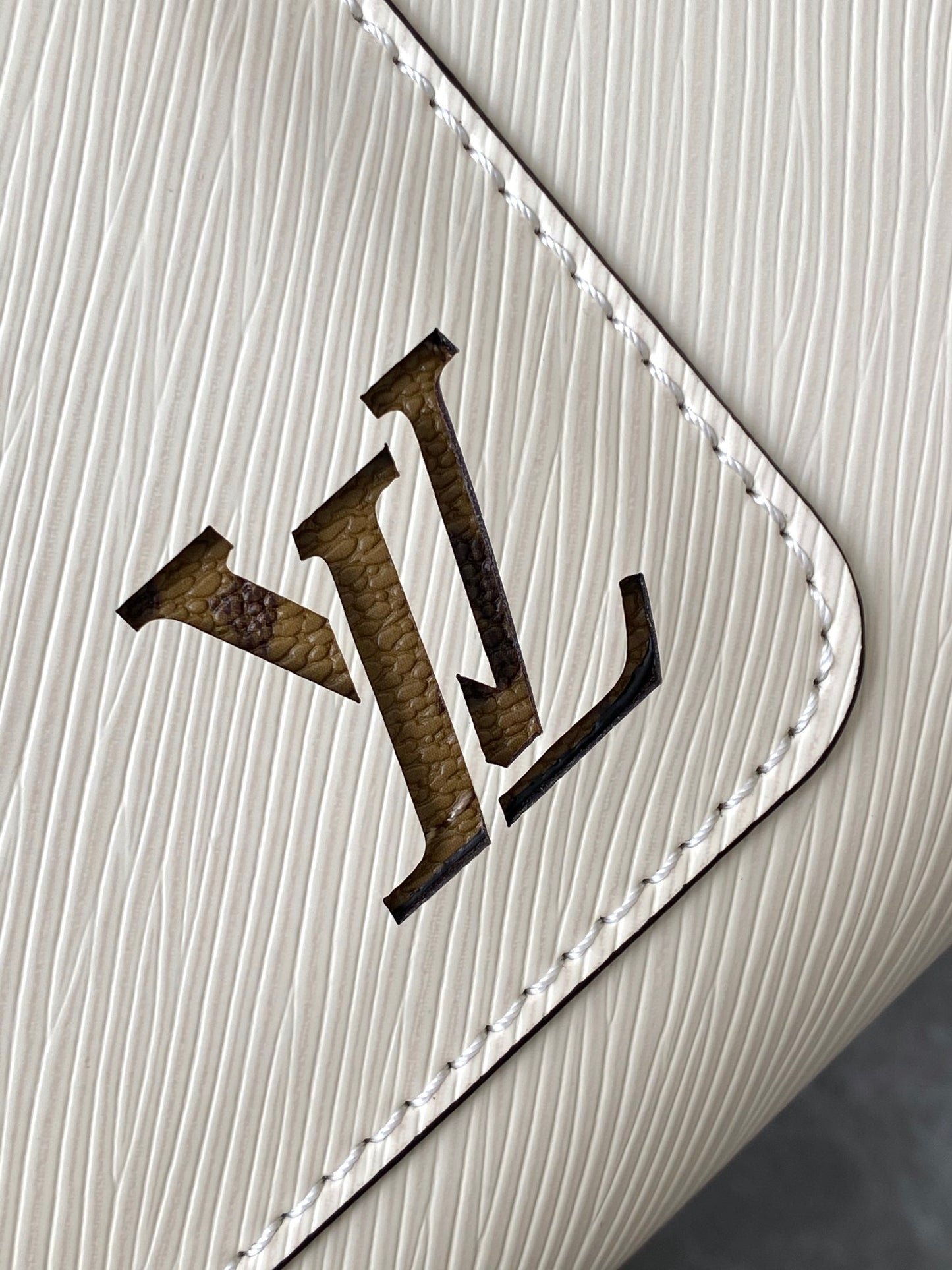 Louis Vuitton Marelle BB Quartz Epi Leather Handbag with Monogram Pouch