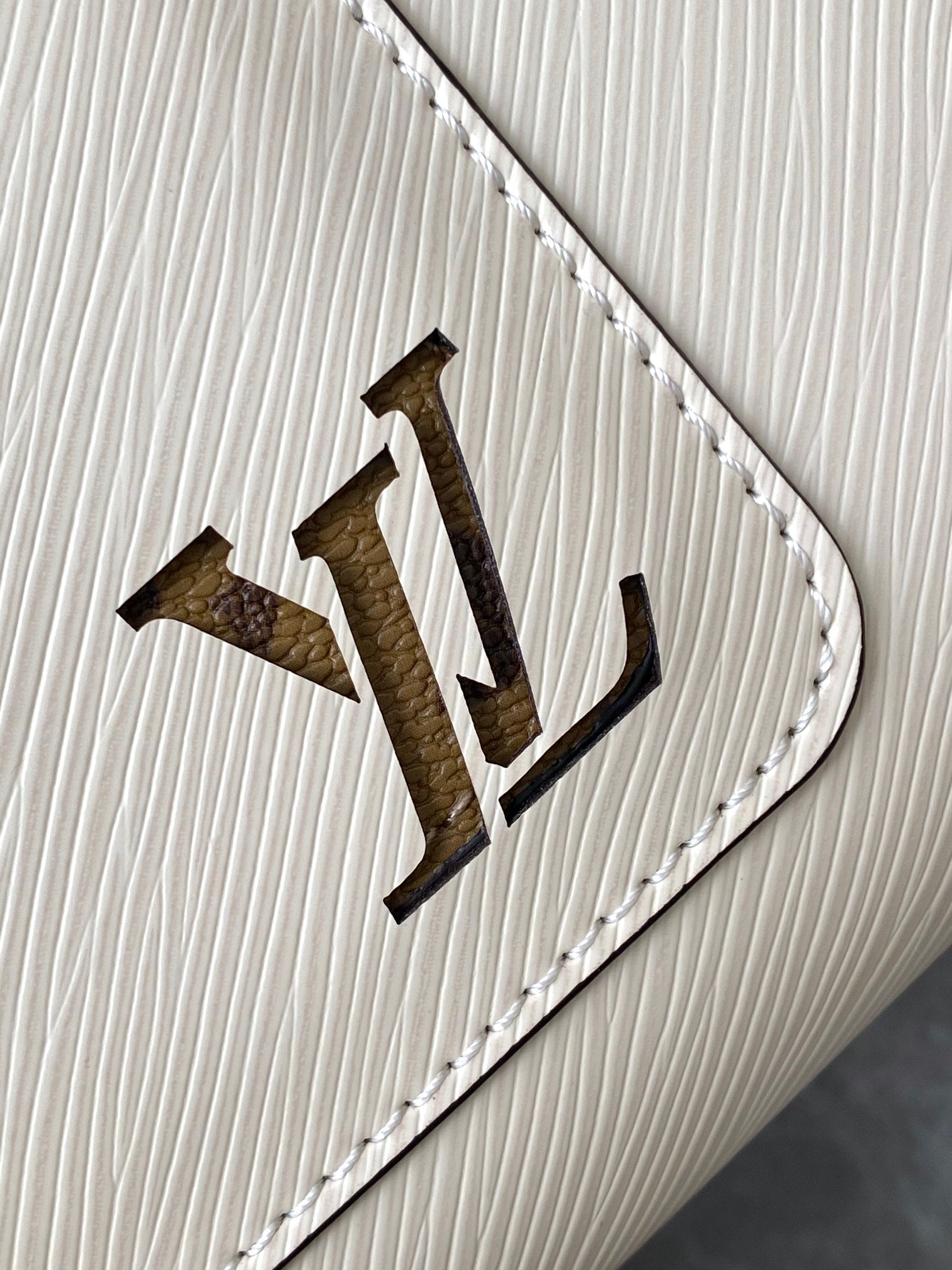 Louis Vuitton Marelle BB Quartz Epi Leather Handbag with Monogram Pouch