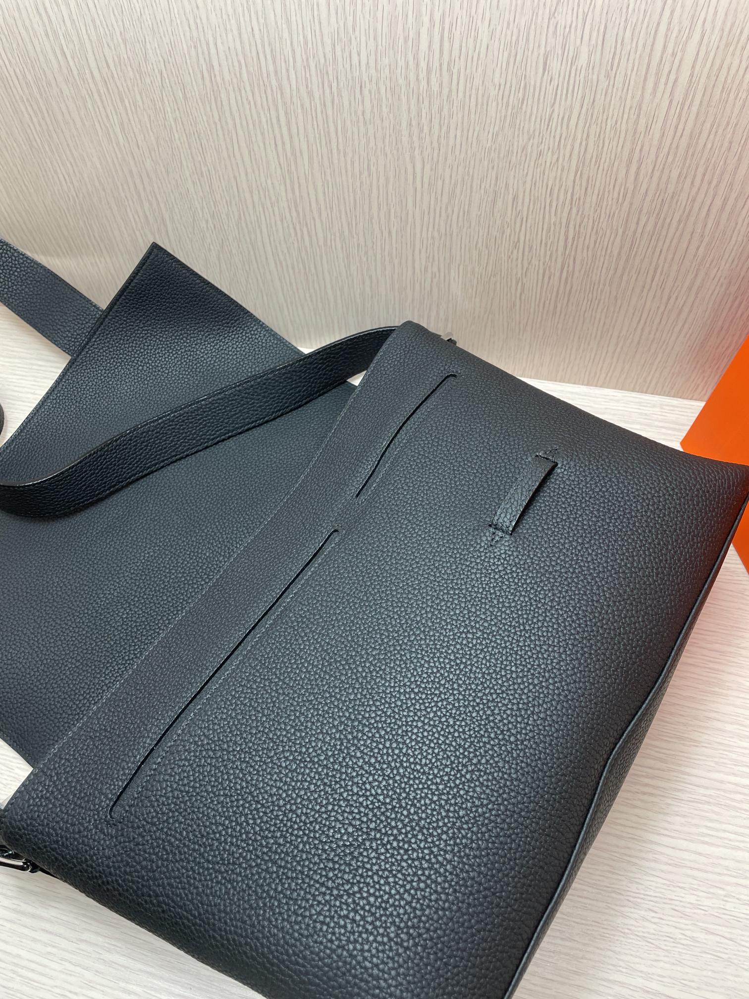 Men's Luxury Black Pebbled Leather Messenger Bag - Adjustable Shoulder Strap Crossbody