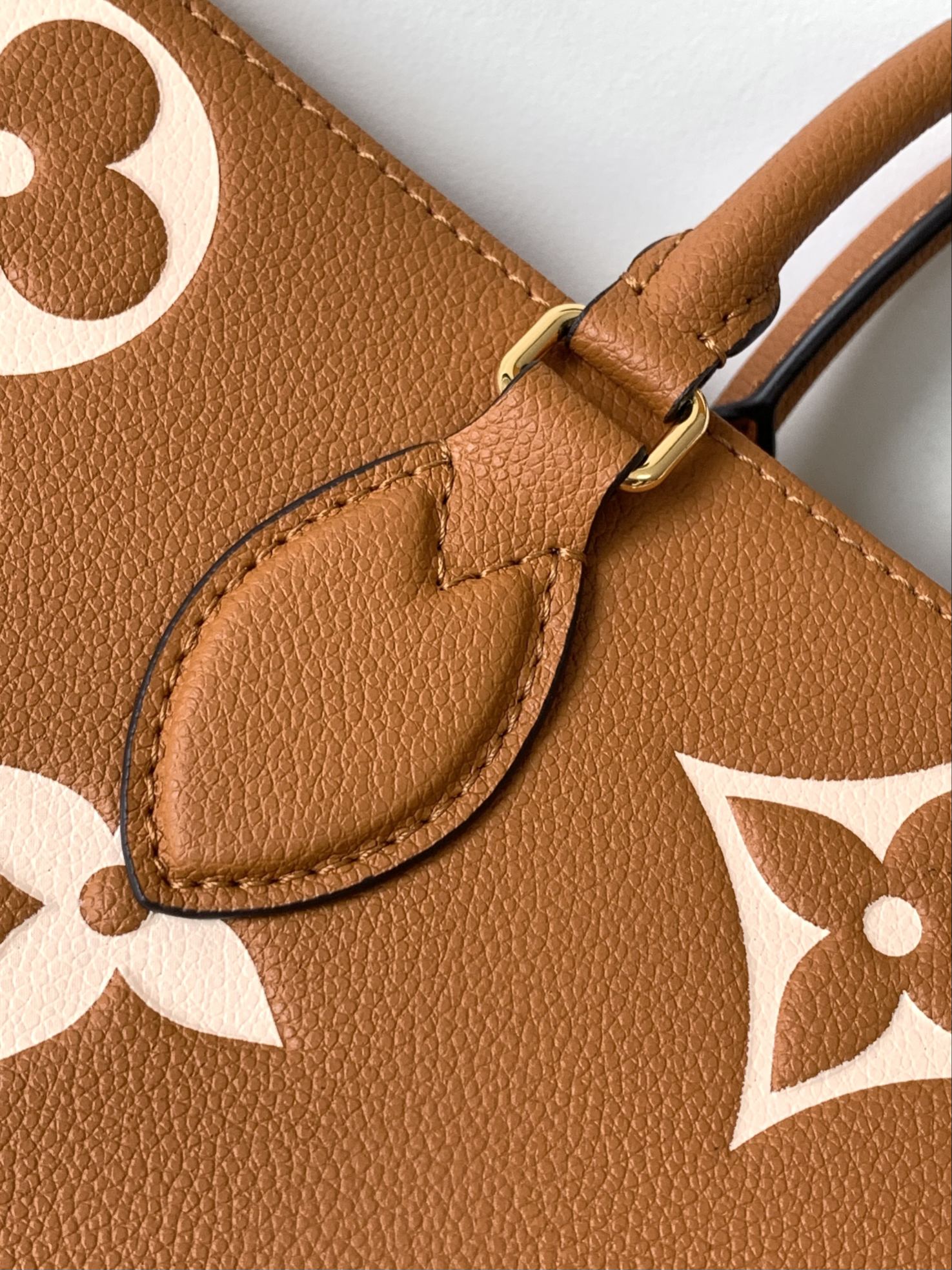 Louis Vuitton OnTheGo MM Monogram Empreinte Leather Tote Bag - Arizona/Beige