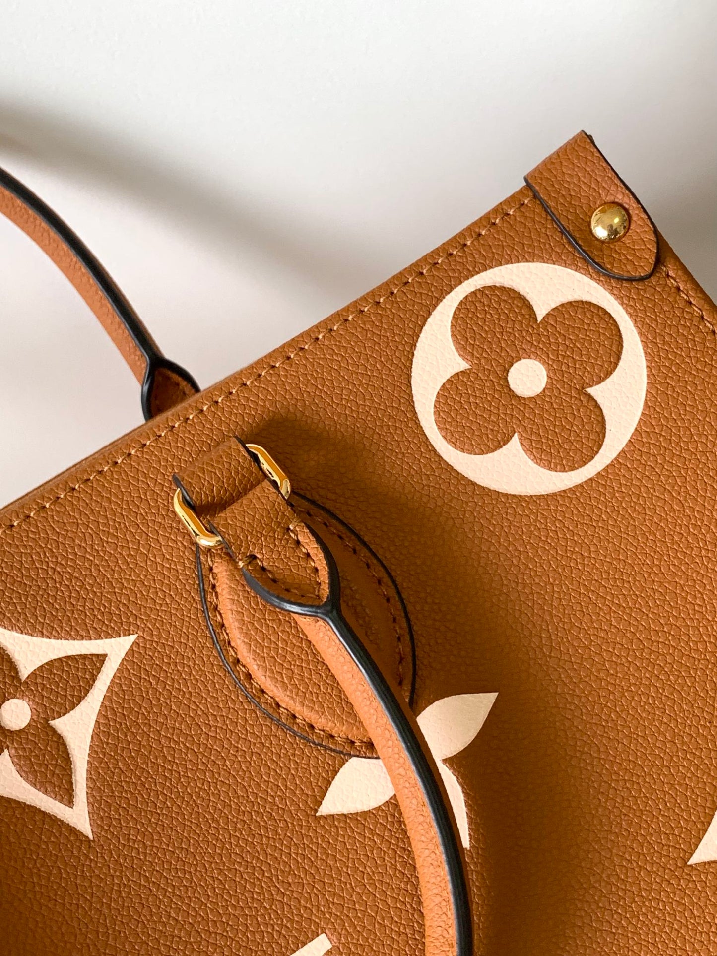 Louis Vuitton OnTheGo MM Monogram Empreinte Leather Tote Bag - Arizona/Beige
