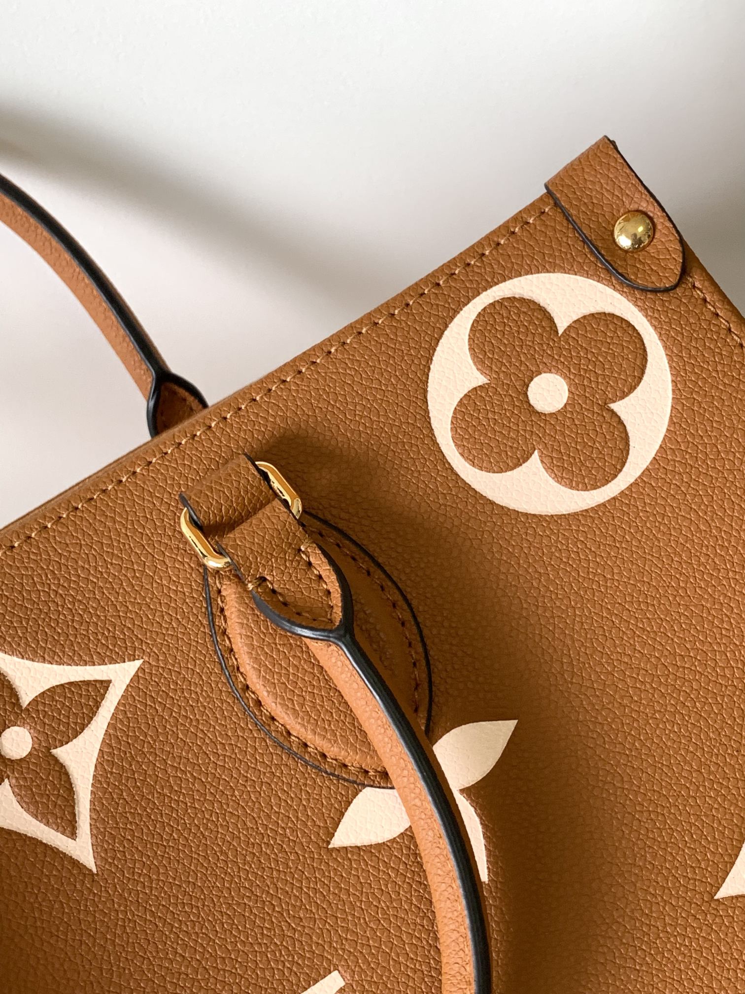Louis Vuitton OnTheGo MM Monogram Empreinte Leather Tote Bag - Arizona/Beige