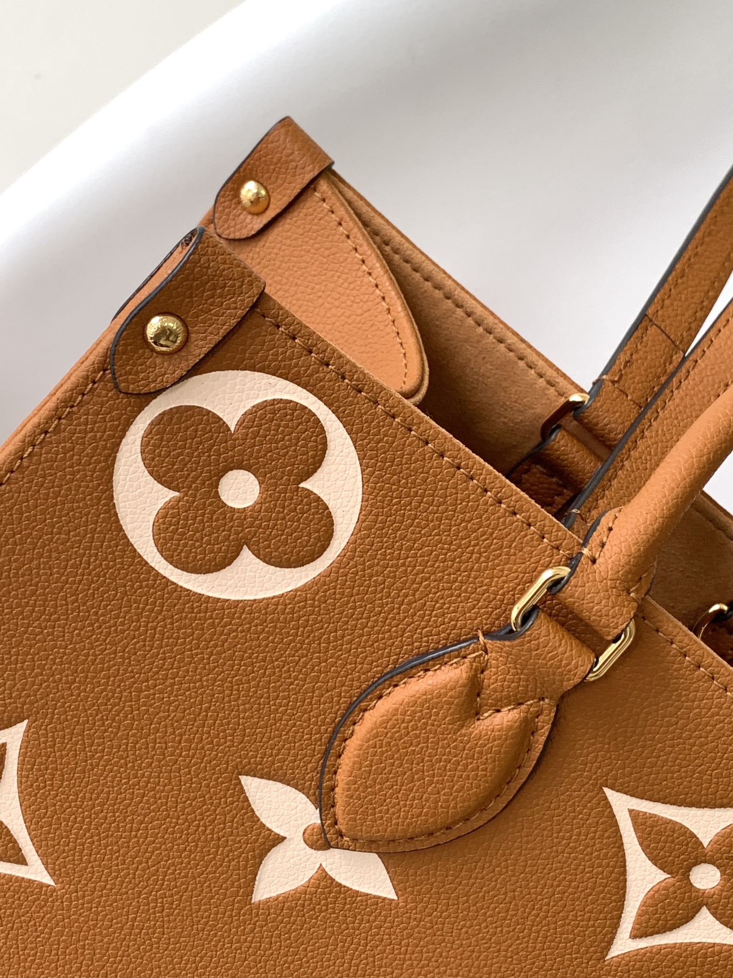 Louis Vuitton OnTheGo MM Monogram Empreinte Leather Tote Bag - Arizona/Beige