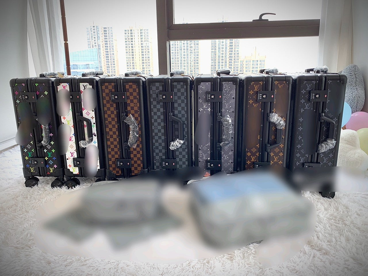 Premium Hardside Spinner Luggage Set with Modern Patterns